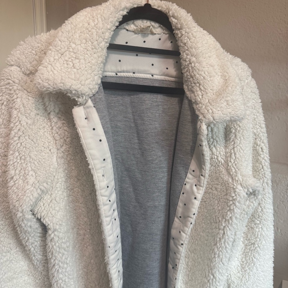 HEM & THREAD Soft White Sherpa Button Up Jacket Cardigan Size Small - Picture 13 of 15